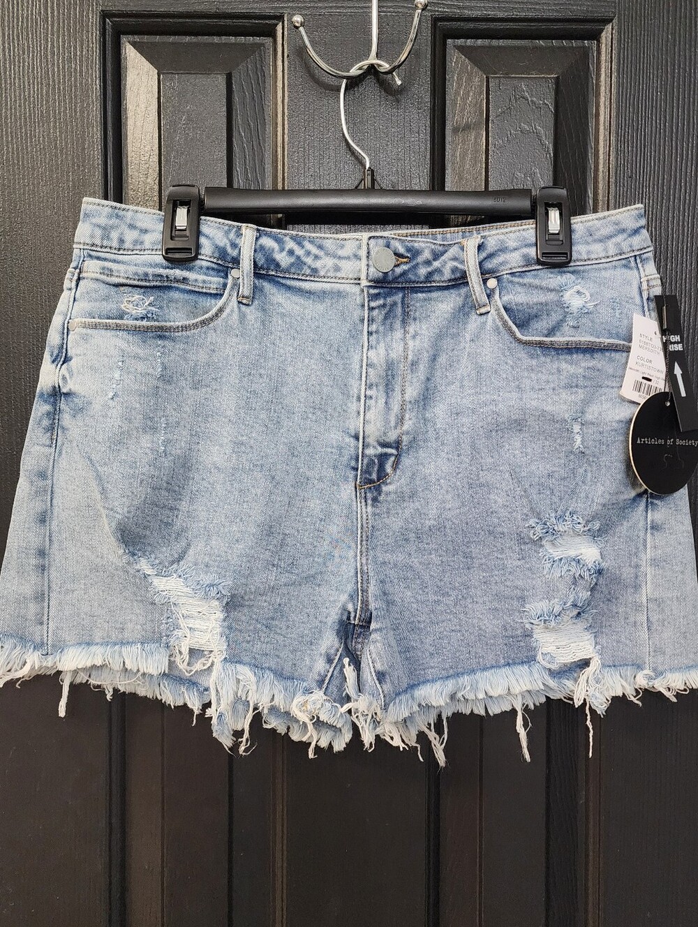 **New**Meredith Light Wash High Rise Short 32